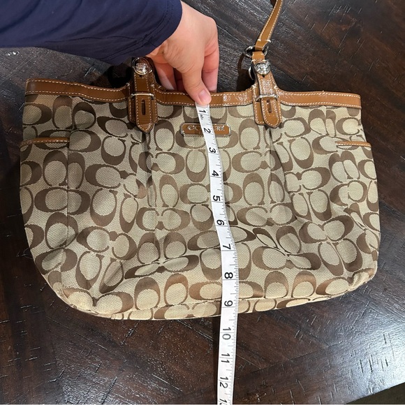 Tan coach purse - Picture 9 of 11